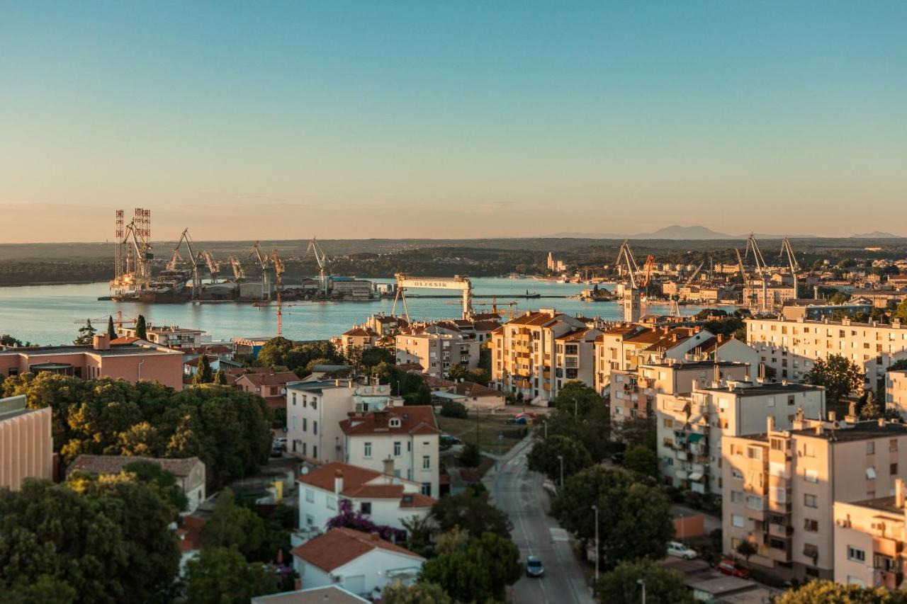 Top Floor Modern Apartment With Incredible Views Pula Exterior photo